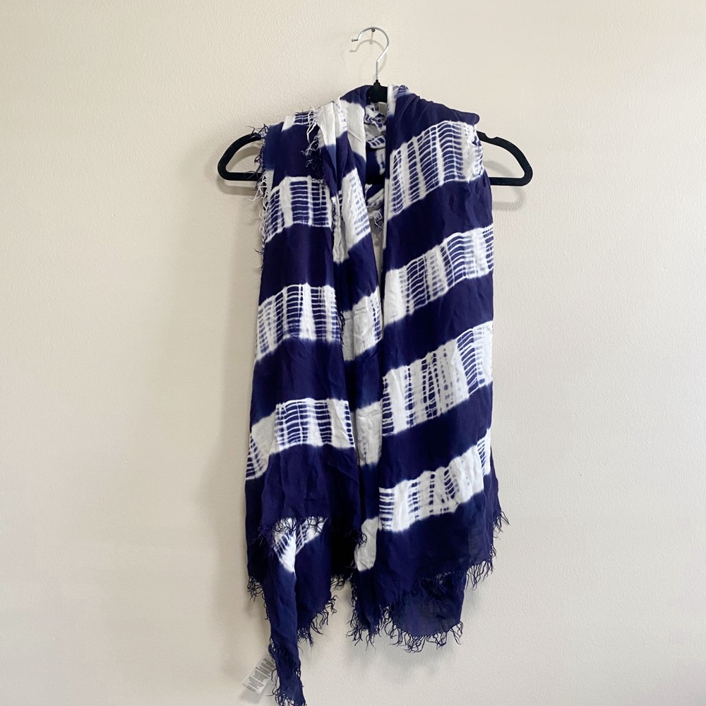 BCBGMaxAzria Blue White Tie Dye Scarf with Fringe